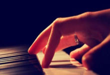 蓝鲸体育官网：[图]欧冠-特奥假摔红牌 10人米兰1-2费耶诺德遭淘汰.